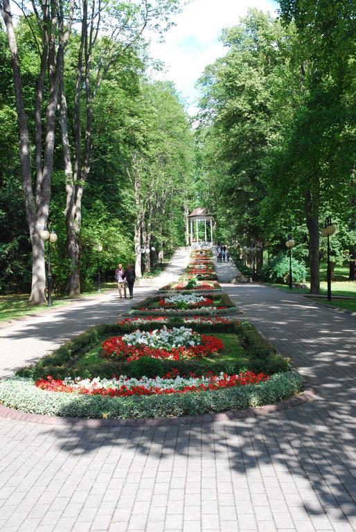 Apartament Parkowy W Polanicy Zdroj ポラニツァ・ズドゥルイ エクステリア 写真